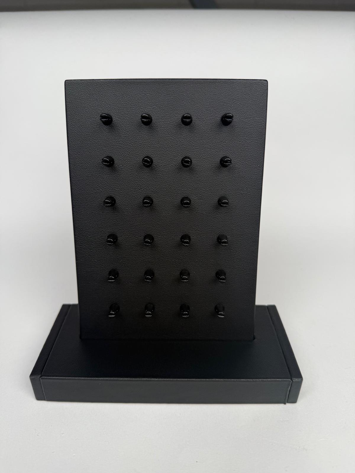 Small Display 24 clambs